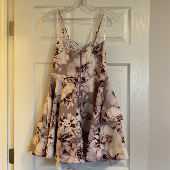 Women’s Purple Floral Sleeveless Dress - Picture 2 of 2